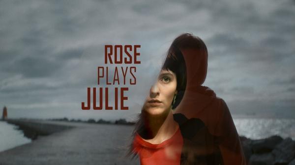 نقد رز در نقش جولی (Rose Plays Julie)؛ فیلمی که خیال و خاطره را در هم می آمیزد