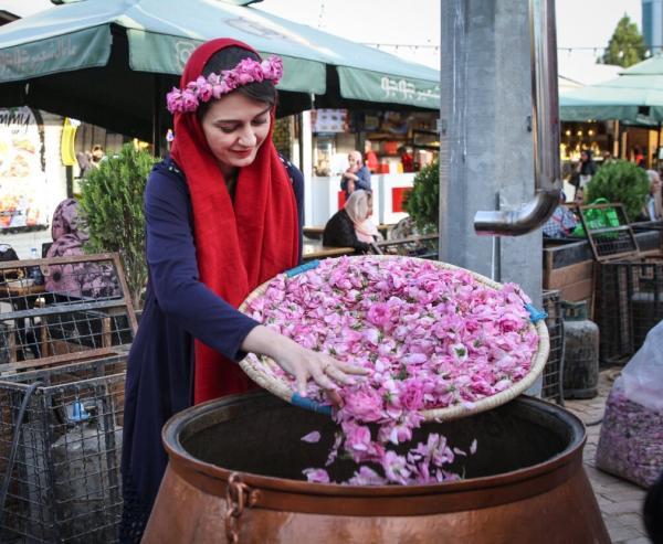 جشنواره گل و گلاب تهران به فرهنگ سرای فردوس رسید
