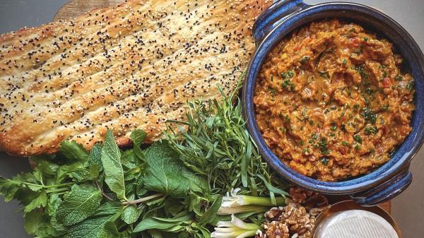 طرز تهیه میرزا قاسمی با کنسرو بادمجان در سه سوت